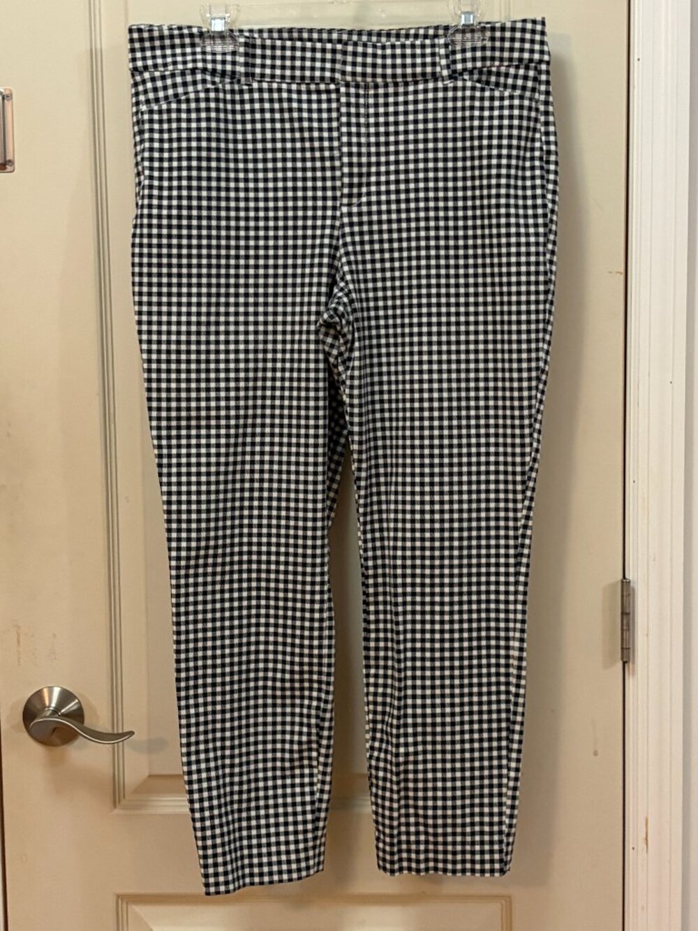 Old Navy Womens Size 14 55% Cotton/37% Rayon/8% Spandex Pixie Pants. Black/White